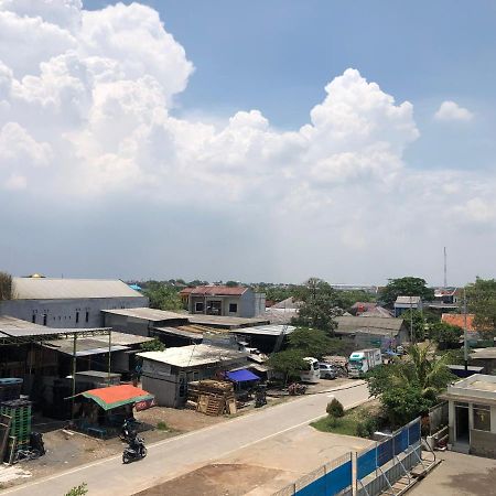 Bening Asri Guesthouse Tangerang Exteriör bild