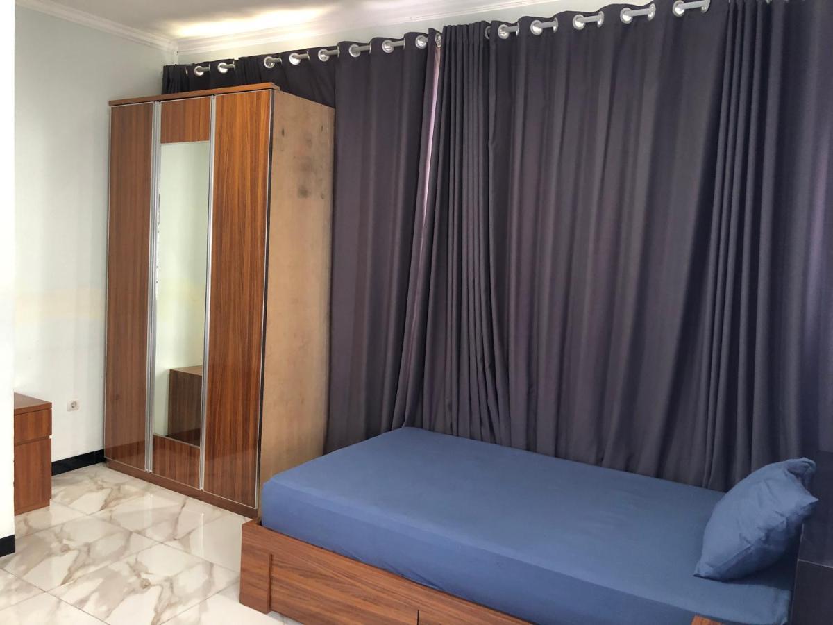 Bening Asri Guesthouse Tangerang Exteriör bild