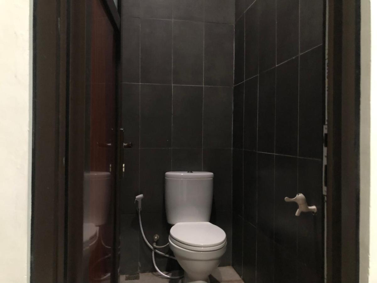 Bening Asri Guesthouse Tangerang Exteriör bild